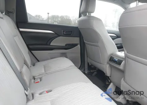 2019 Toyota Highlander Le Plus z USA, uszkodzony, nr VIN 5TDZZRFH8KS356078